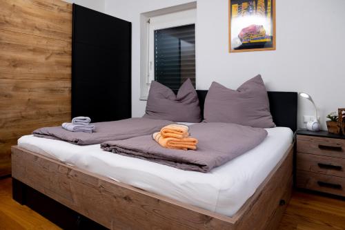 a bed with two towels on top of it at Ferienhaus Seeblick in Drobollach am Faakersee