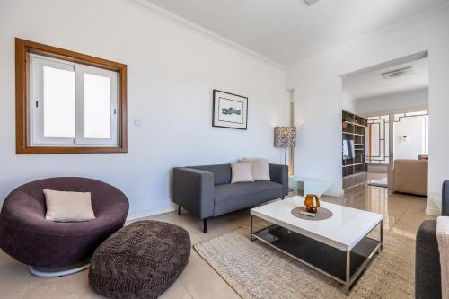 Гостиная зона в Stunning - Seaview Penthouse 3-Bed + Parking