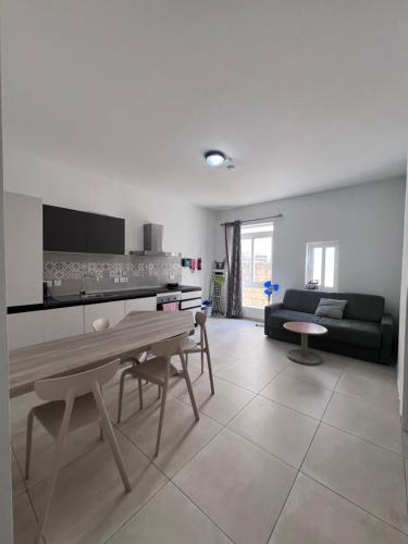 Sunshine Court Apartment No 1