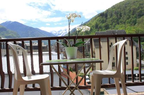 Luchon plein centre, Ski, Soleil et Eaux thermales 100m Remontée 400m Thermes