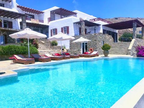Bazén v ubytování VILLA NAUTILIA - Luxury Suites and Cottages nebo v jeho okolí