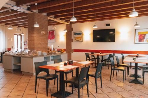 Um restaurante ou outro lugar para comer em Hotel Gattopardo