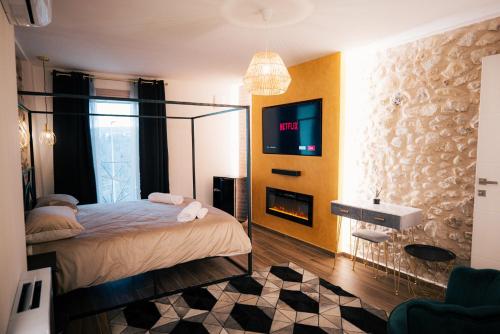a bedroom with a bed and a tv on the wall at Bellavista bedroom in Isernia