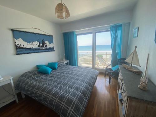 Ένα ή περισσότερα κρεβάτια σε δωμάτιο στο Appartement avec piscine roof top