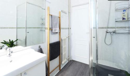 a bathroom with a shower and a sink and a mirror at CasaGoa in Madrid