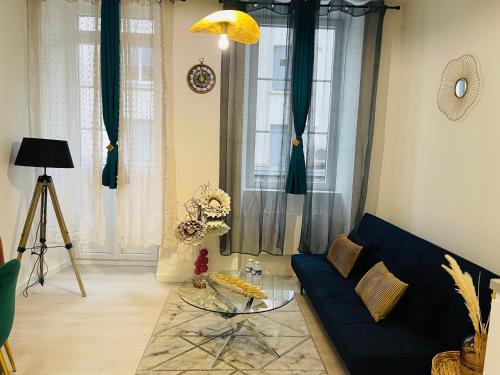 LE CAUBOUS Plein centre Appartement calme avec chambre et cuisine équipée