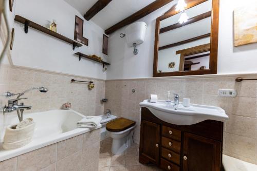 Ένα μπάνιο στο CarMa Apartment