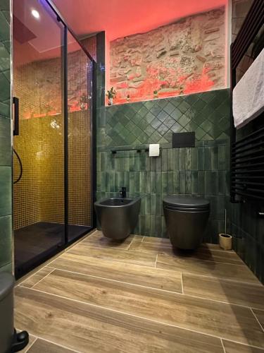 a bathroom with a tub and a toilet and a shower at Bellavista bedroom in Isernia