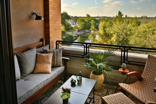 Hotel Emma at Pearl on the Riverwalk Image