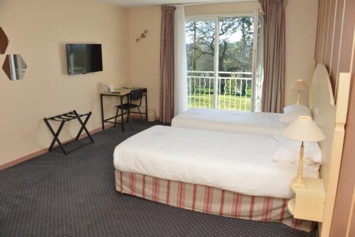 a hotel room with a bed and a window at Best Western Golf d'Albon in Albon