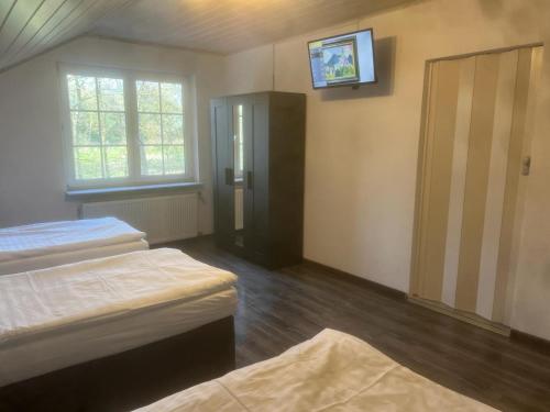 Postel nebo postele na pokoji v ubytování Gasthof Hasenmühle