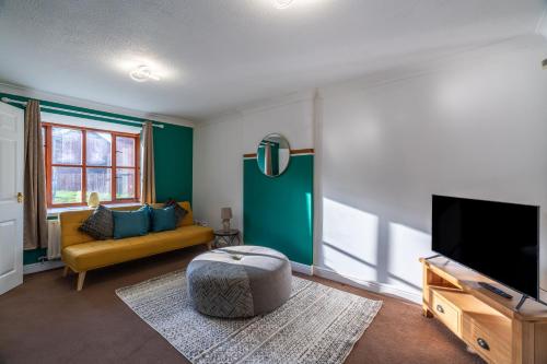 TV a/nebo společenská místnost v ubytování 5 bed house in Banbury with Free Parking