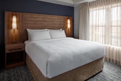 a bedroom with a large bed and a window at Residence Inn by Marriott Mississauga-Airport Corporate Centre West in Mississauga