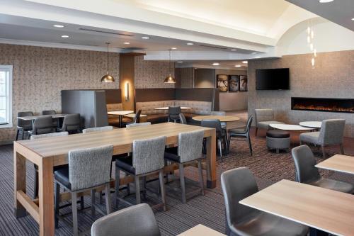 Télévision ou salle de divertissement dans l'établissement Residence Inn by Marriott Mississauga-Airport Corporate Centre West