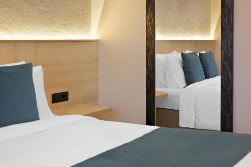Postel nebo postele na pokoji v ubytování AMMOESSA APARTMENTS