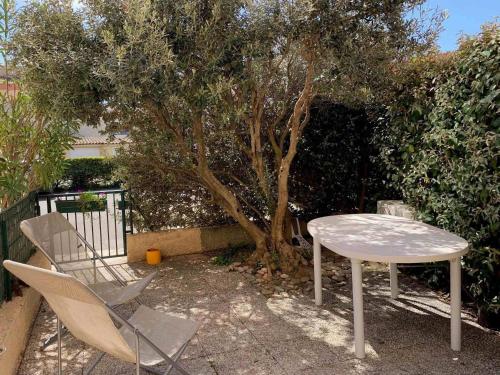 Studio Cabine Rénové à 250m de la Plage de Mèze - Climatisé, Jardin, Parking Privé - FR-1-604-15