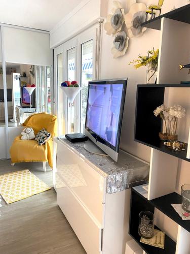 Photo de la galerie de l'établissement Appartement charmant à Cannes 35 m² + Vue sur la mer, à Cannes