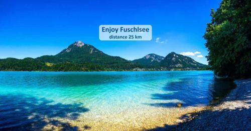a view of a beach with mountains in the background at Mountain View Salzburg - SELF CHECK-IN - Apartments in Grödig