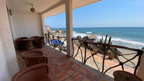 a balcony with chairs and a view of the ocean at Hotel Gambusino in Lázaro Cárdenas