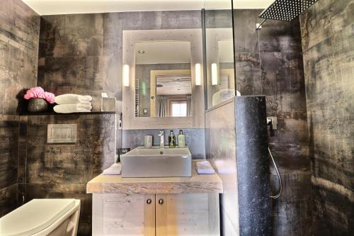 a bathroom with a sink and a shower and a toilet at Résidence Oscar - Chalet Oscar - 12 Personnes - Les Gets MAE-3871 in Les Gets