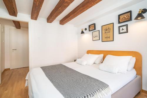 Lores Apartment