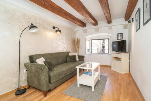 Lores Apartment