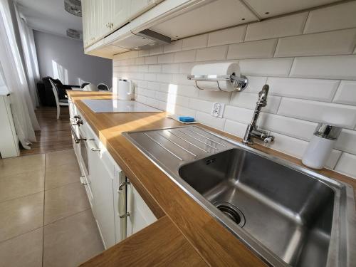 Una cocina o zona de cocina en Strzelecka Old Town Apartament