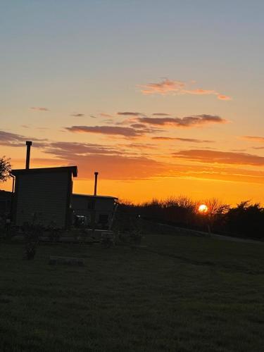 Oakley View Shepherds Hut with hot tub photo 32