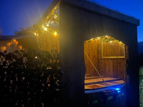 Oakley View Shepherds Hut with hot tub photo 33
