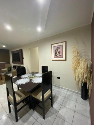 a dining room with a table and chairs at Apartamento Maracay Base Aragua in Maracay