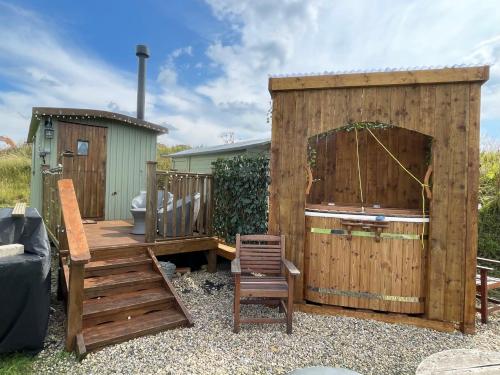 Oakley View Shepherds Hut with hot tub photo 36