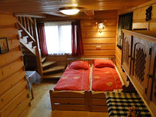 Łóżko lub łóżka w pokoju w obiekcie Pokoje u Tosi i Czesia
