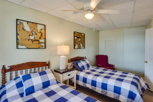 Katil atau katil-katil dalam bilik di Downtown Mayville Condo Walk to Chautauqua Lake!