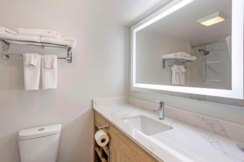 Best Western Westgate Innにあるバスルーム