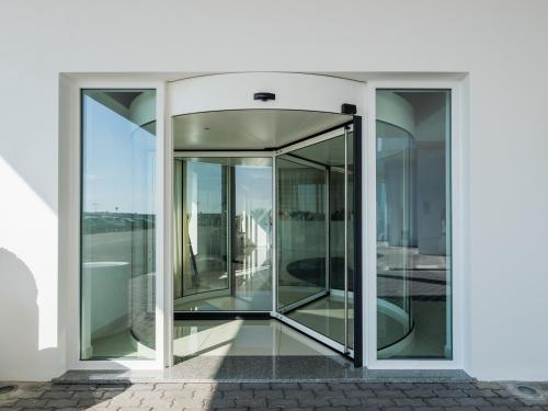 an empty glass elevator in a building at MH Peniche in Peniche
