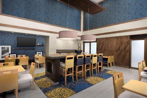 a dining room with a large table and chairs at Hampton Inn Syracuse Clay in Liverpool