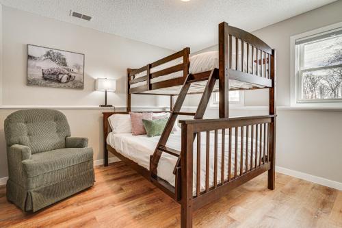 Krevet ili kreveti na sprat u jedinici u okviru objekta Blaine Vacation Rental with Heated Pole Barn!