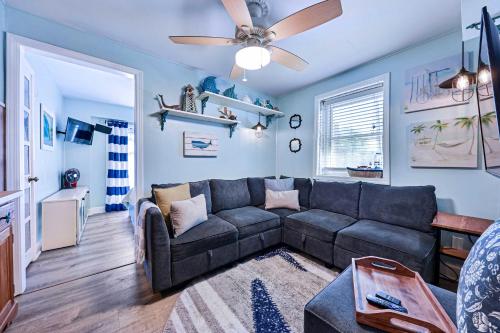 Imagen de la galería de Dog-Friendly Beach Apt with Private Yard!, en Jacksonville Beach