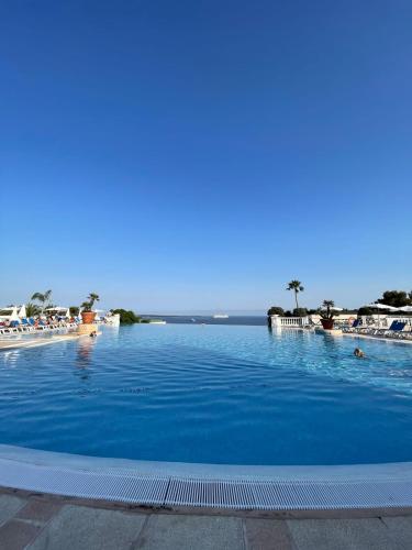 All comforts - Pool - Sea view