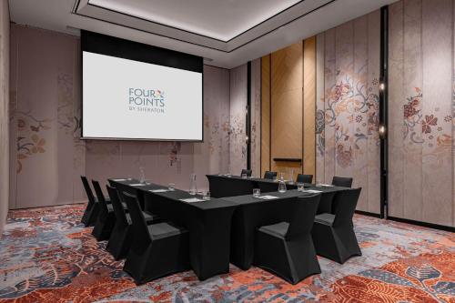 Kawasan bisnes dan/atau bilik persidangan di Four Points by Sheraton Phuket Patong Beach Resort