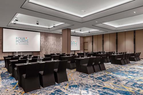 Kawasan bisnes dan/atau bilik persidangan di Four Points by Sheraton Phuket Patong Beach Resort