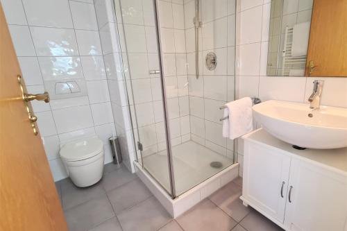 a bathroom with a shower and a toilet and a sink at Gästehaus Sieger-Brandner Apartment im Gästehaus Sieger-Brandner in Ramsau