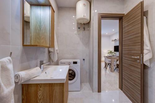 Ένα μπάνιο στο Uptown Mellieha By Homely