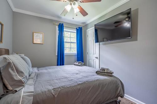 a bedroom with a ceiling fan and a tv on the wall at Homely & Alluring 5 bedrooms in Atlanta in Atlanta