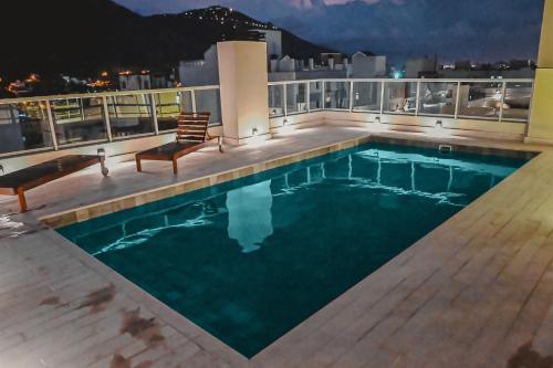 La pileta dentro o cerca de Alcazar Suites Premium