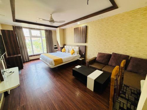a hotel room with a bed and a couch at Kings Inn Hotel in Rānchī