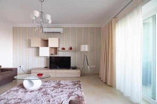 Fort Cambridge Apartments By Homelyにあるテレビまたはエンターテインメントセンター