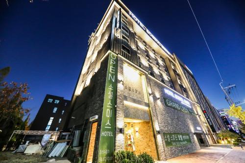 a building with a sign on the side of it at Hotel Soseol Smith in Cheonan