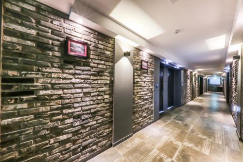 a brick wall in a corridor of a building at Hotel Soseol Smith in Cheonan