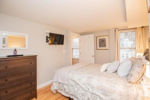 Katil atau katil-katil dalam bilik di Multi-level Townhouse, Harvard, Mit, Red Line